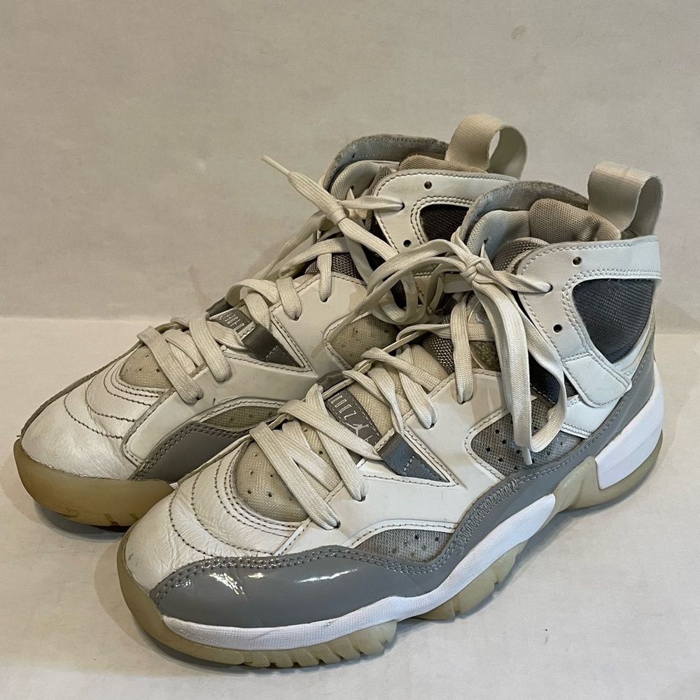 Nike Air Jordan Jumpman Two Trey DR9631-002 Med Grey Summit White Women’s Sz 8.5